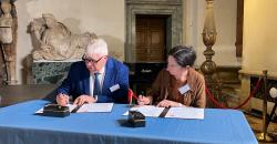 Foto della firma dell'accordo