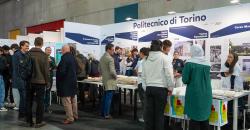Foto dello stand del Politecnico