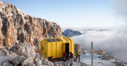 Foto di un bivacco di alta montagna visitato dal team