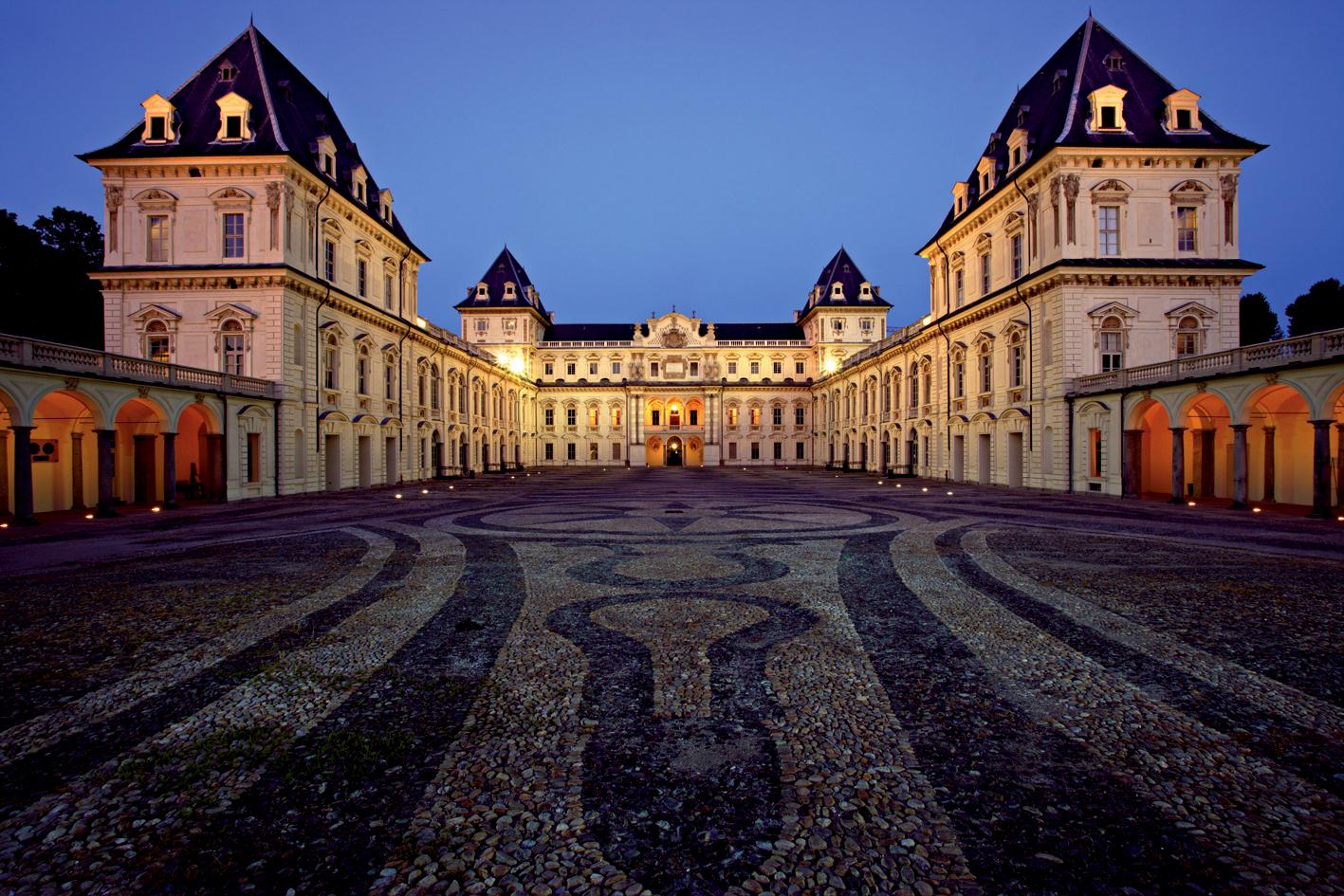 Castello del Valentino di notte